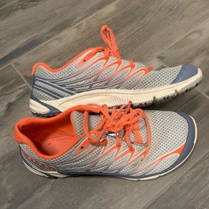 MERRELL Women's Bare Access Arc 4 Running Shoes, Sleet/ Vibrant Coral